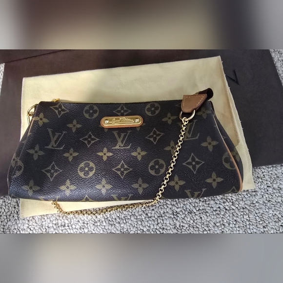 Authentic Louis Vuitton Eva Monogram Clutch - Picture 8 of 10
